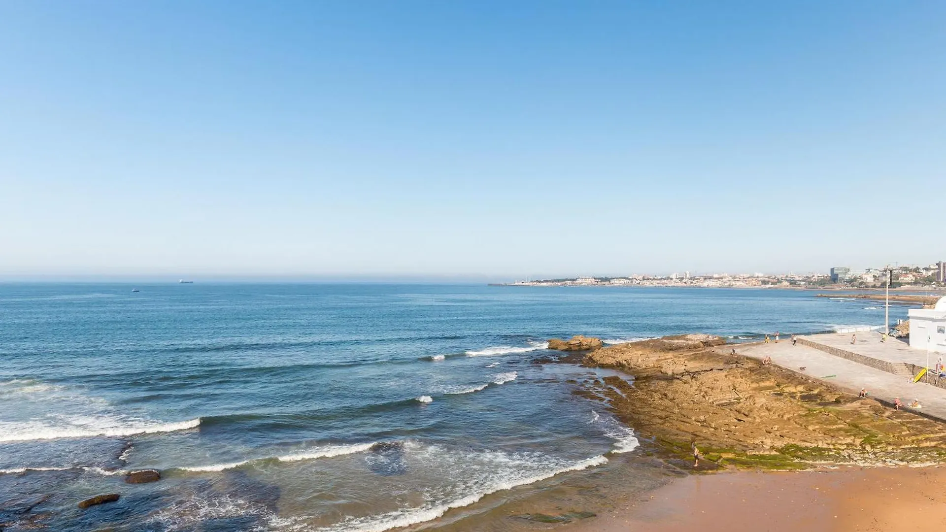 Spacious Apartment T3 Near Beach Estoril