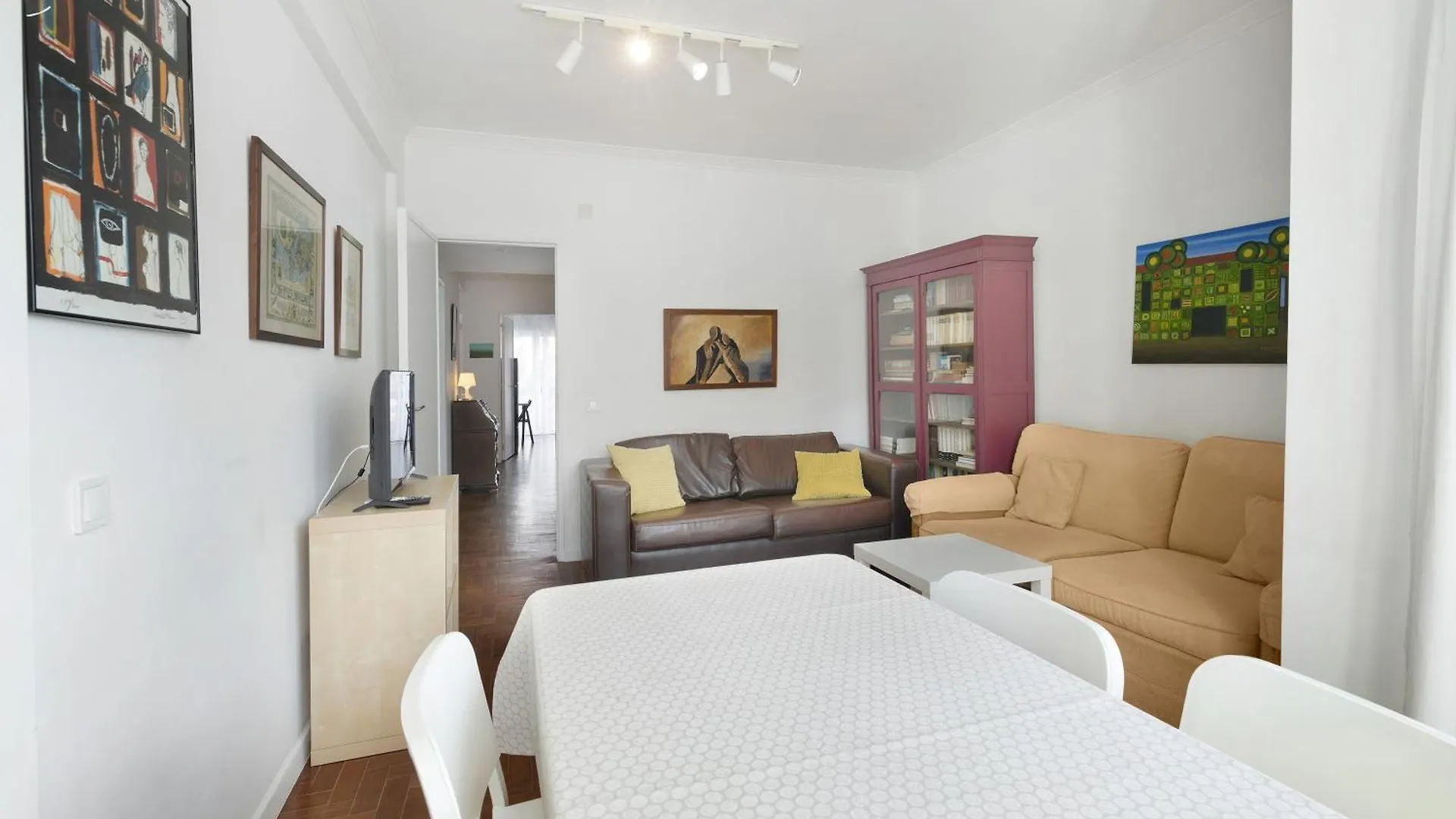Spacious Apartment T3 Near Beach Estoril