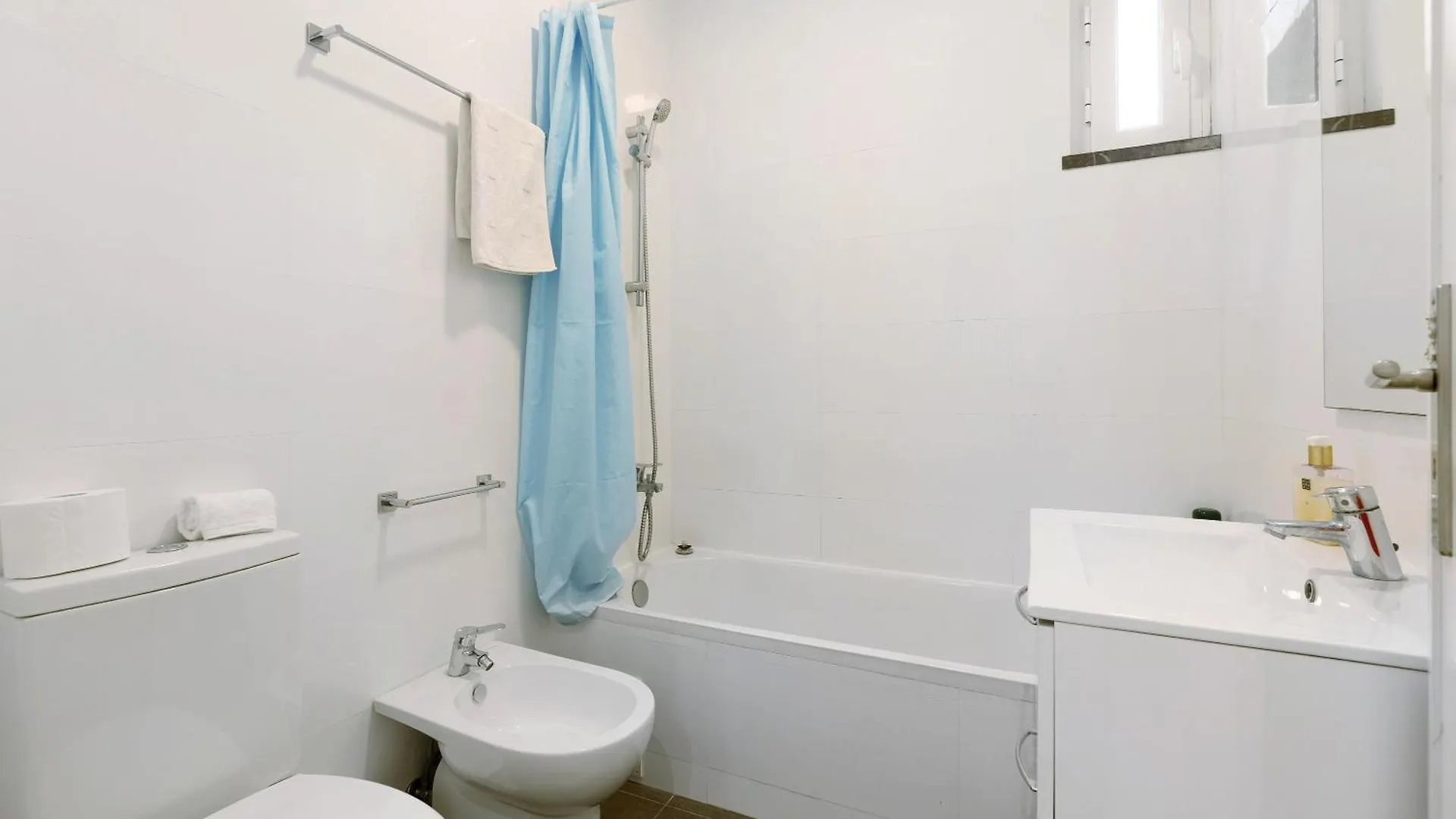 Spacious Apartment T3 Near Beach Estoril