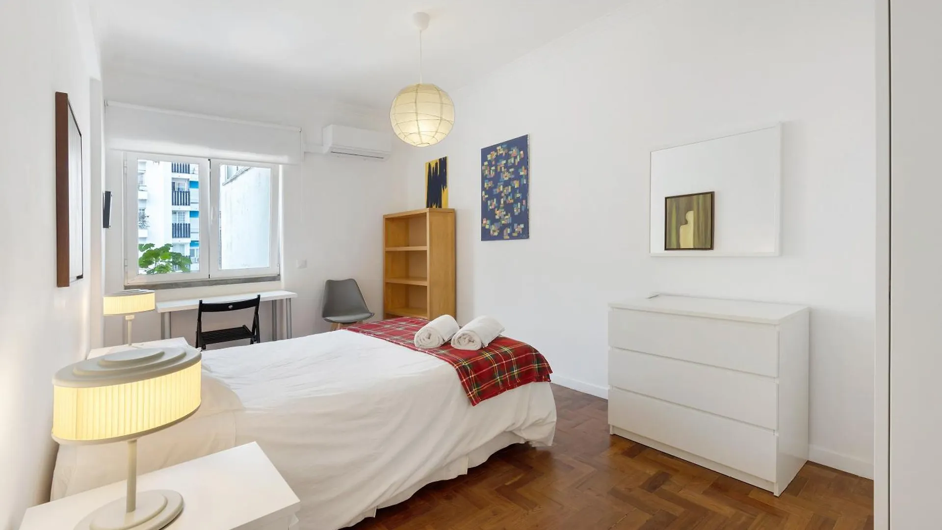 Spacious Apartment T3 Near Beach Estoril
