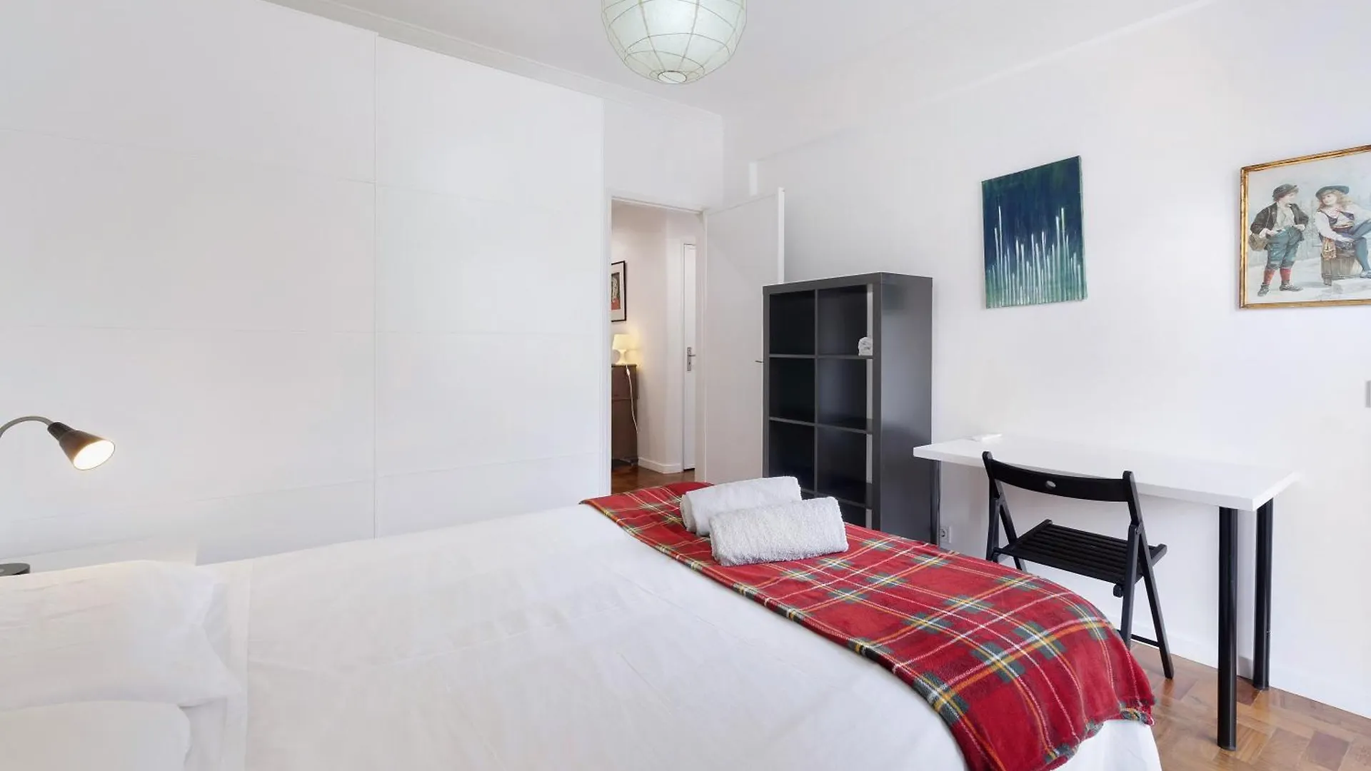 Spacious Apartment T3 Near Beach Estoril