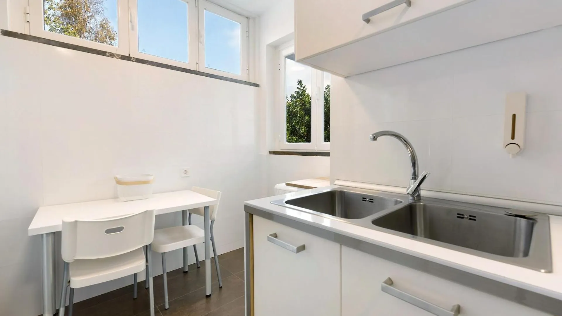 Spacious Apartment T3 Near Beach Estoril Portugal
