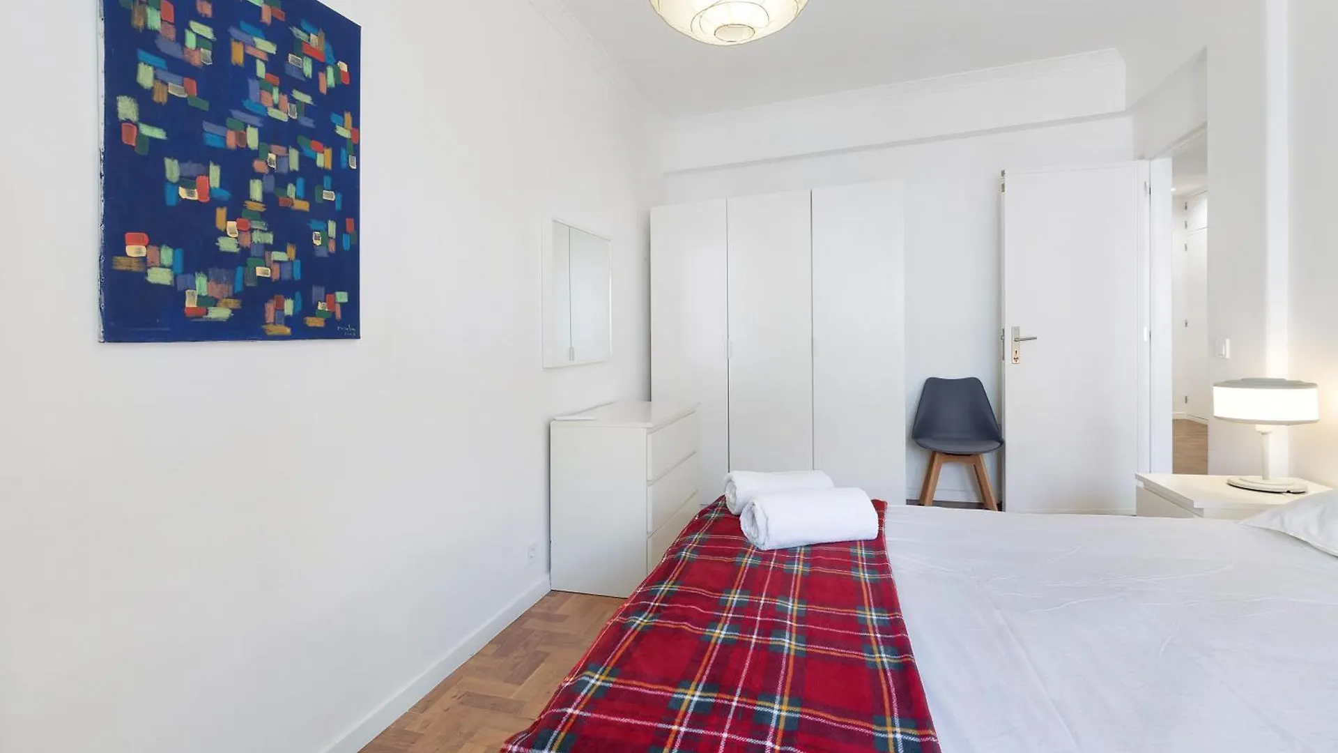 Spacious Apartment T3 Near Beach Estoril