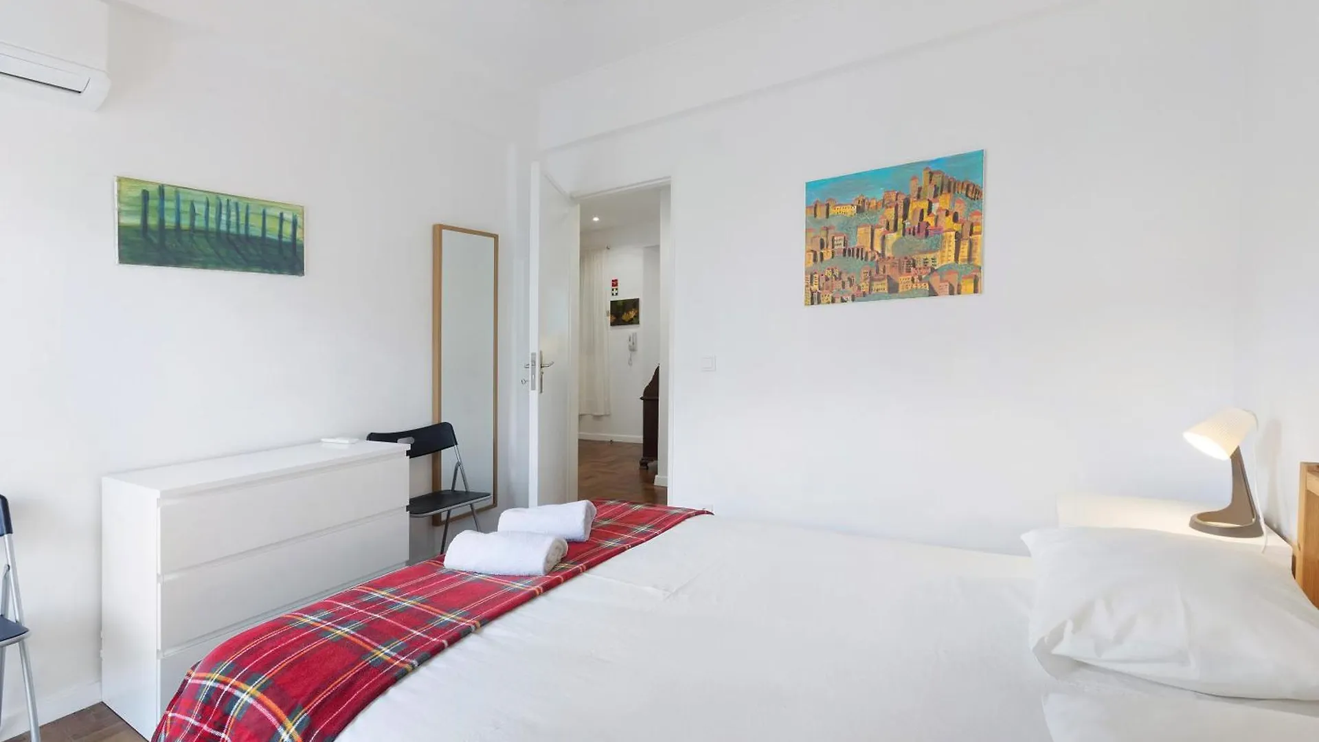 Spacious Apartment T3 Near Beach Estoril