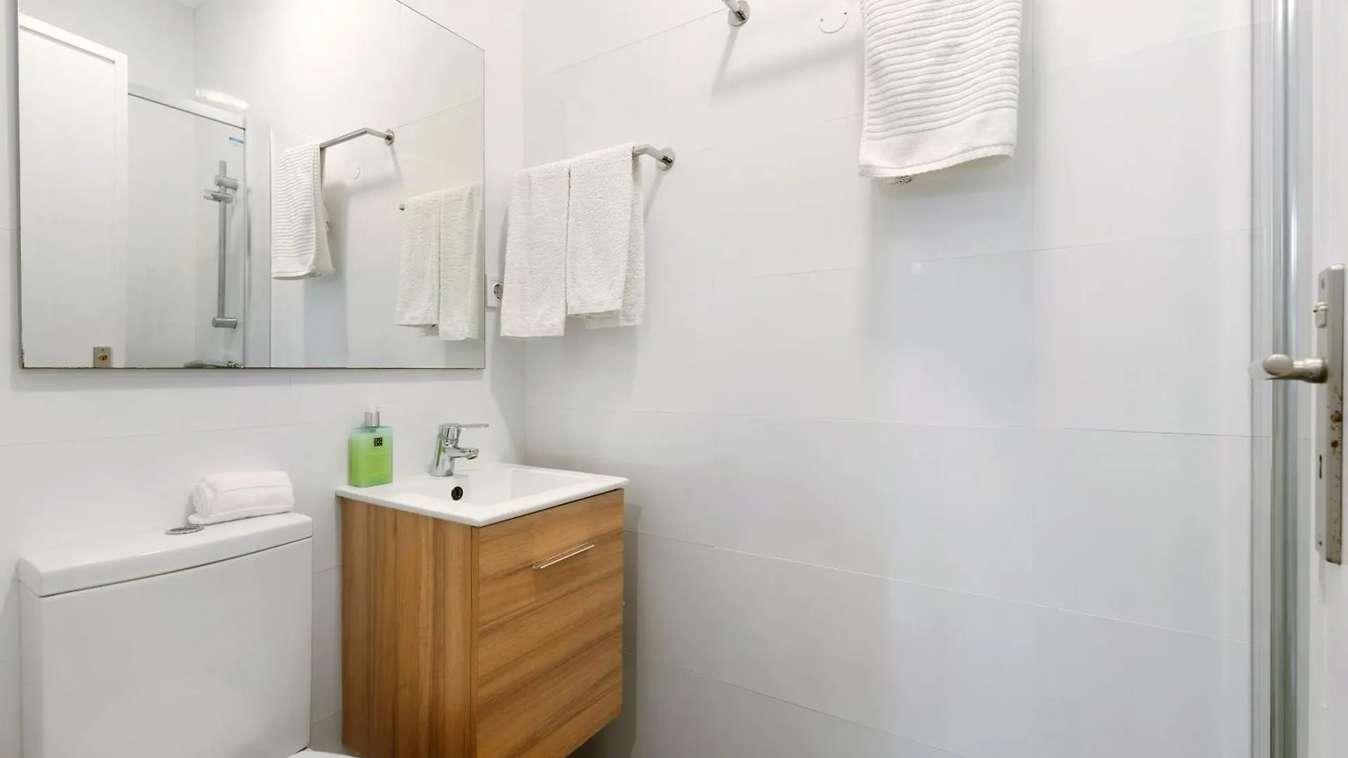 Spacious Apartment T3 Near Beach Estoril