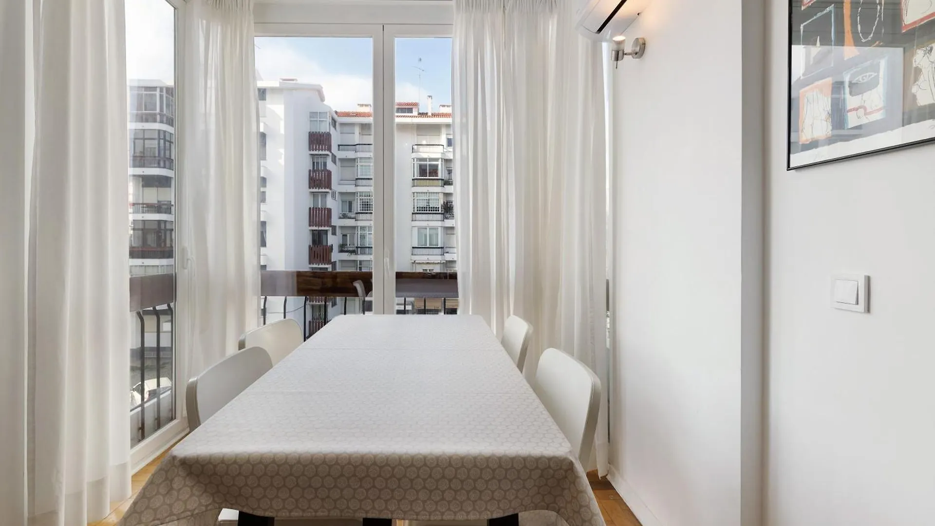 Spacious Apartment T3 Near Beach Estoril Portugal