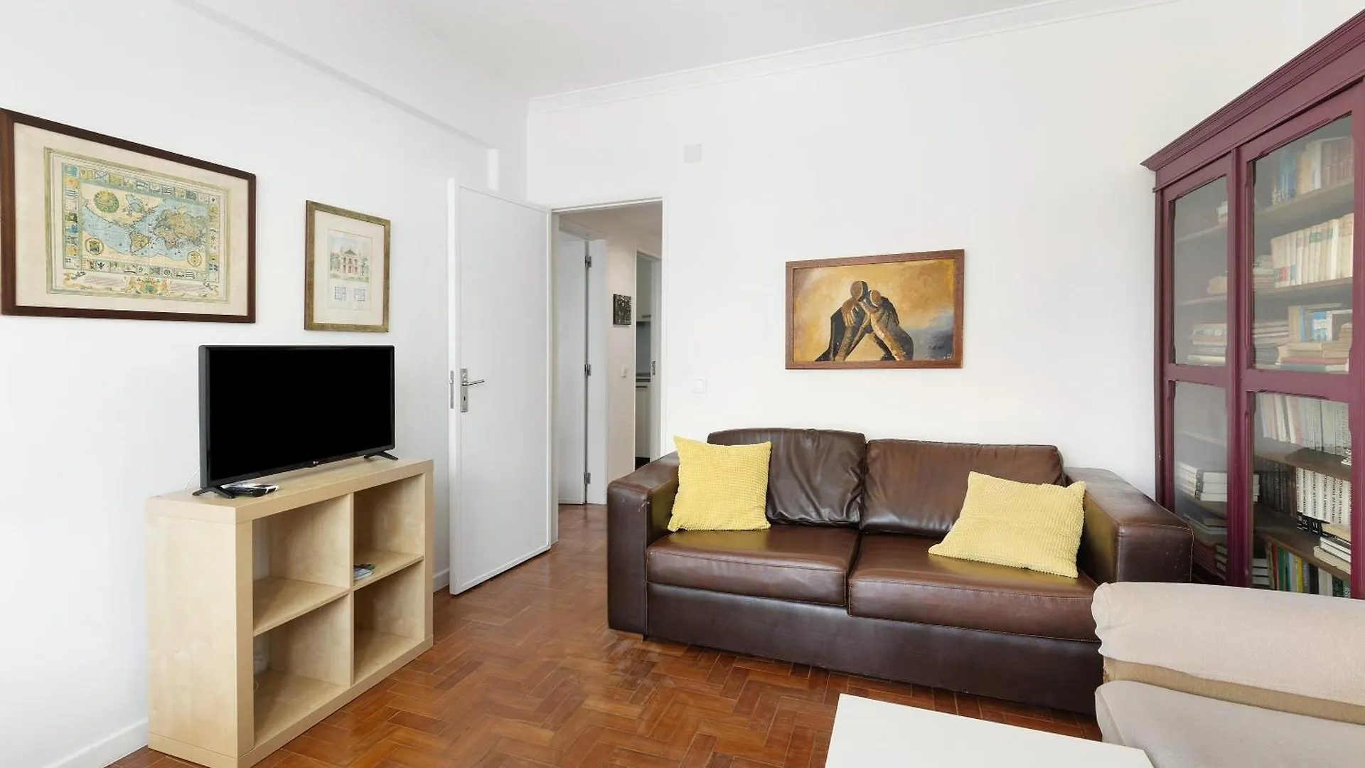 Spacious Apartment T3 Near Beach Estoril 0*,  Portugal