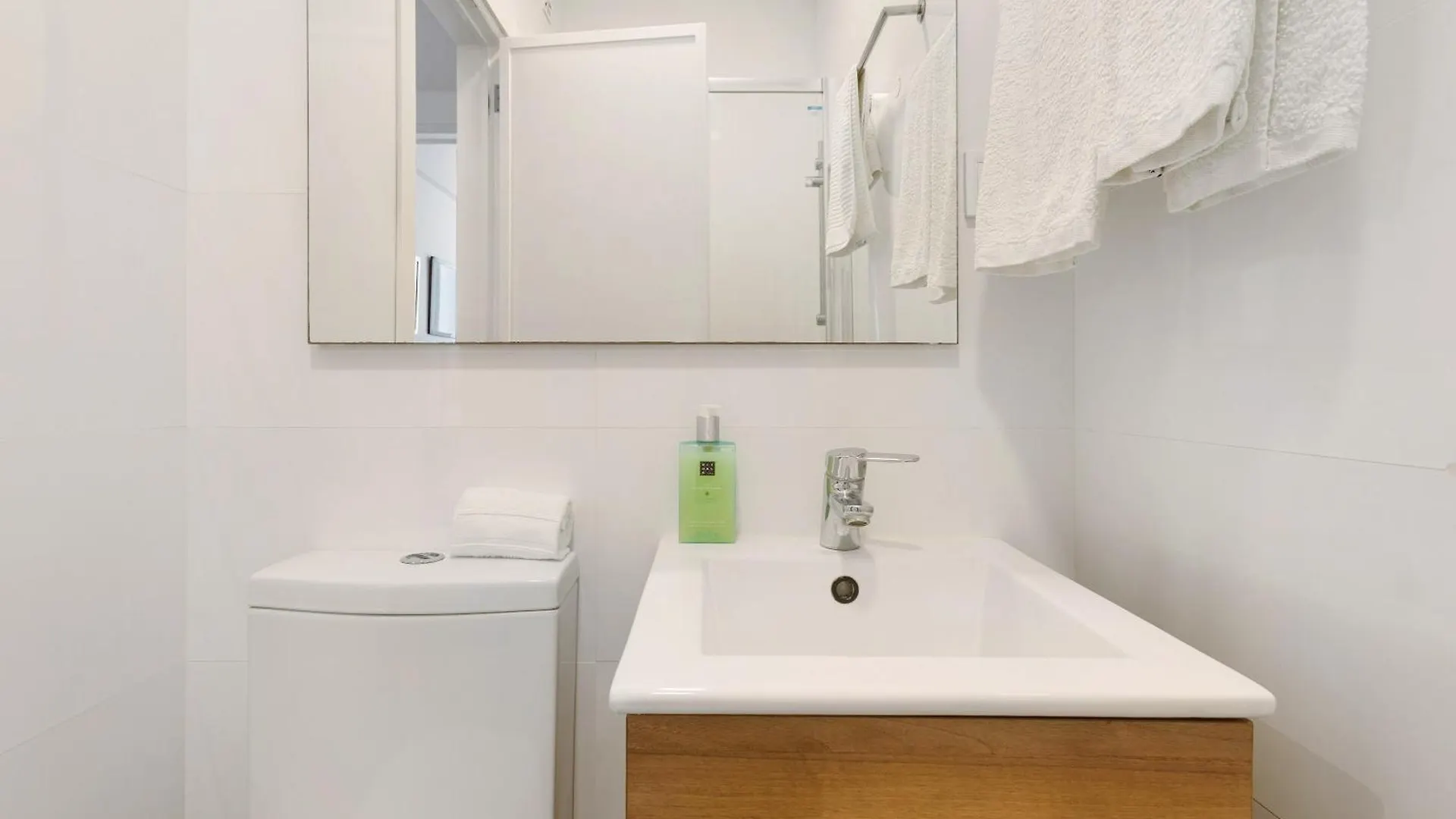 Spacious Apartment T3 Near Beach Estoril
