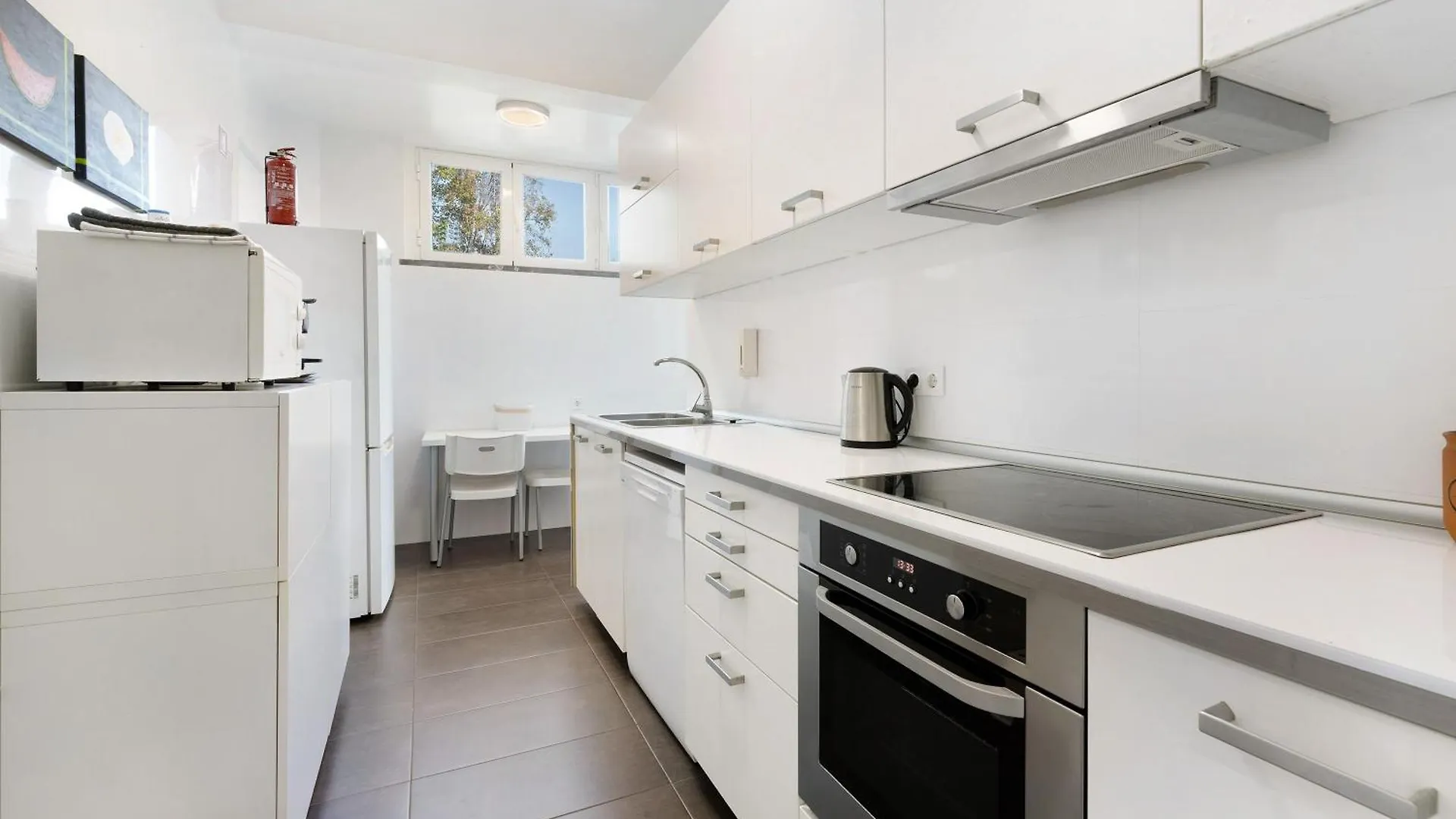 Spacious Apartment T3 Near Beach Estoril